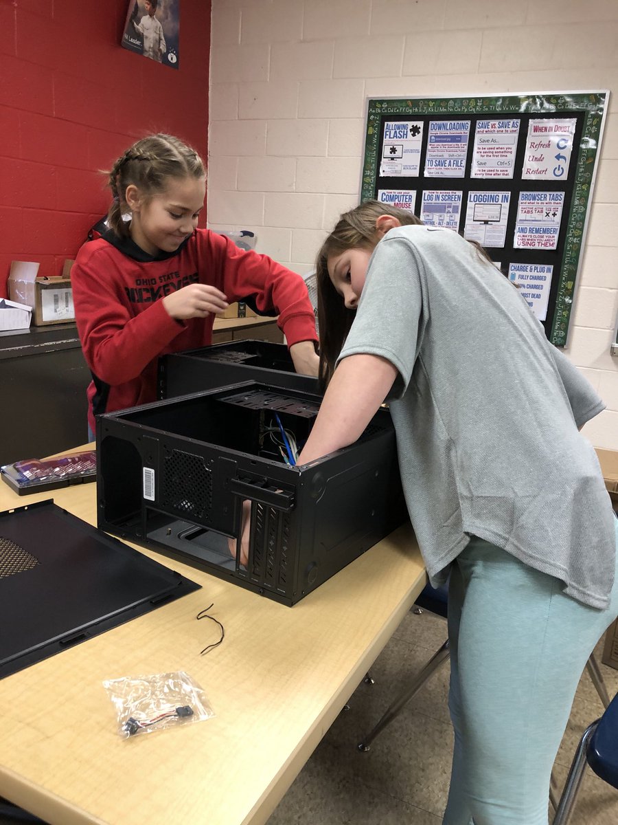 brucejones33's tweet photo. Starting to build our desktop computers. Started unpacking and installing components today’s. #GenYes kids rock! https://t.co/SDFEJJv47B