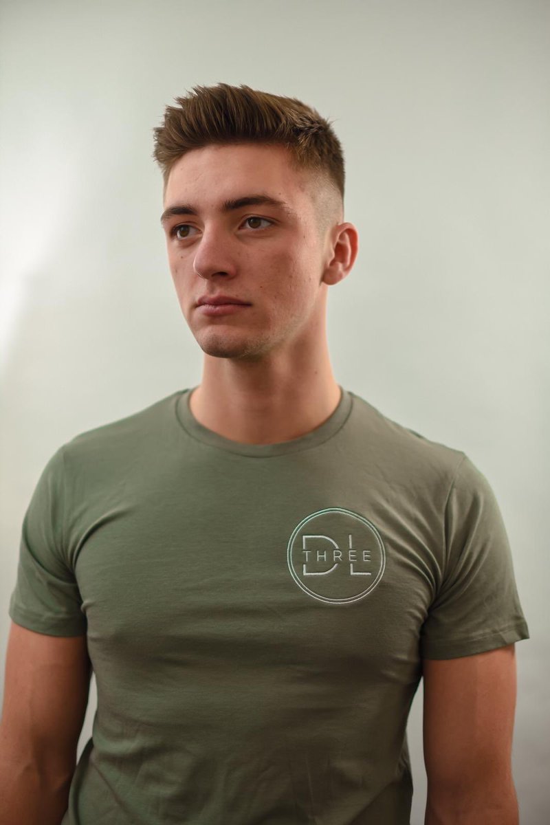 dl_three's tweet image. Want a style for that workout?💪A style for that date?👄A style for that workplace?✍🏼

Well we are the place to be. Why not buy a top NOW like  our model Charlie’s💯

Tops from £12.99. Or get this Core19 top NOW for £19.99. Comes in a range of authentic colours💙

DM NOW.