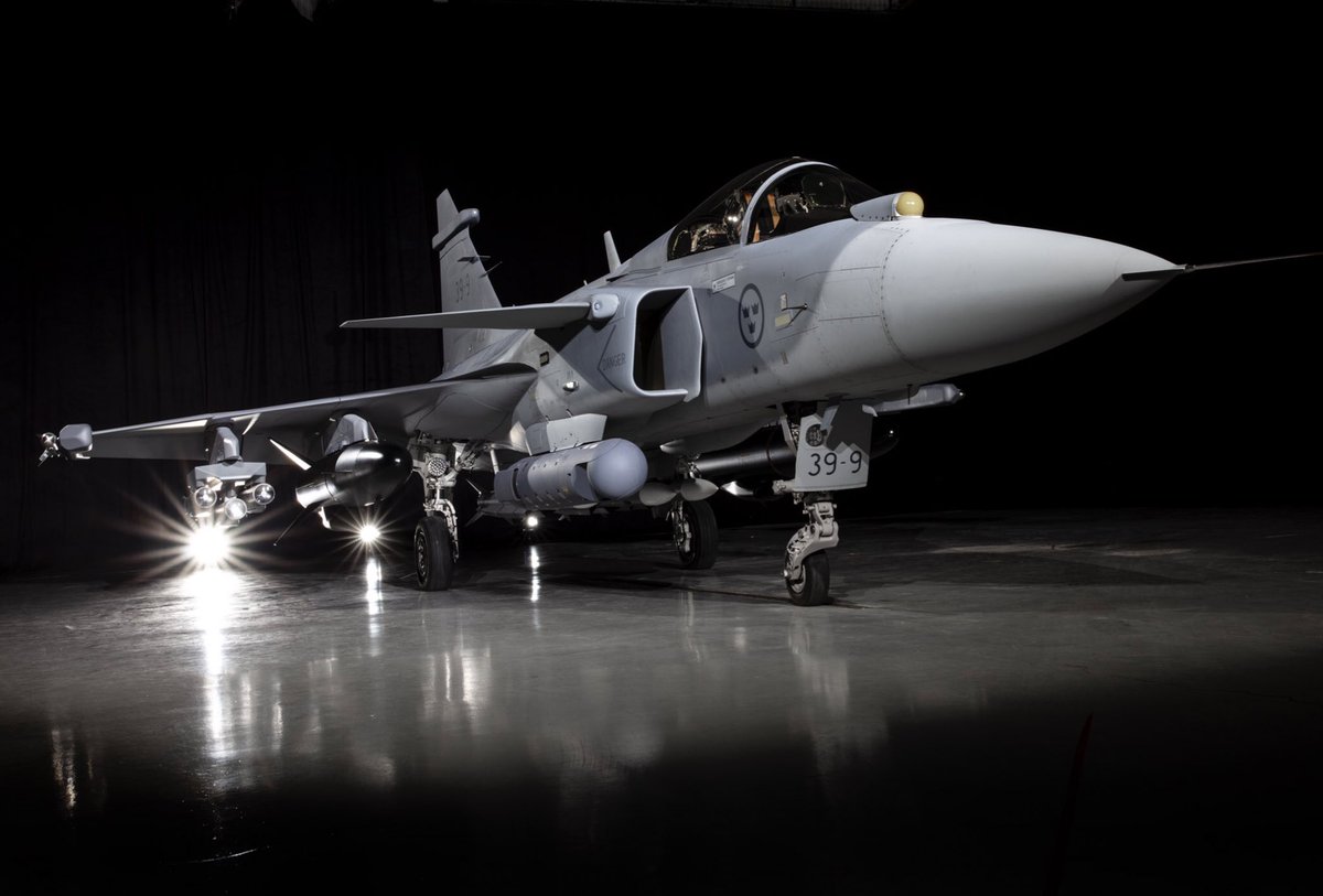 Coming very soon to Finland #gripene #HXChallenge What a seriously badass weaponsfit ! .....