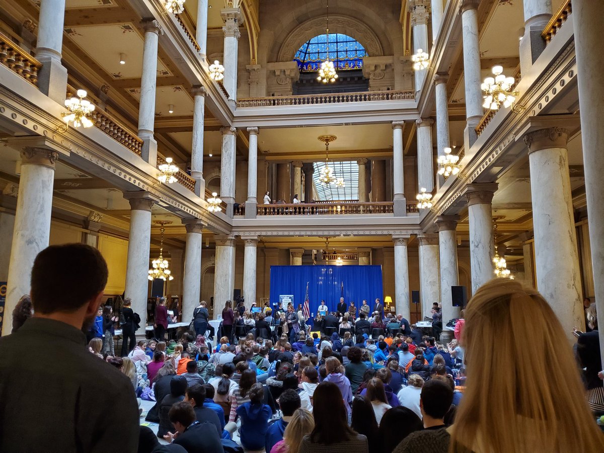 Great turnout for #YouthClimateAction Day at the Indiana Statehouse! Always inspiring when young leaders stand up for their (and our) future. Hopefully #INLegis will listen. Kudos on organizing the event to @ECharterIndiana and their partners!
