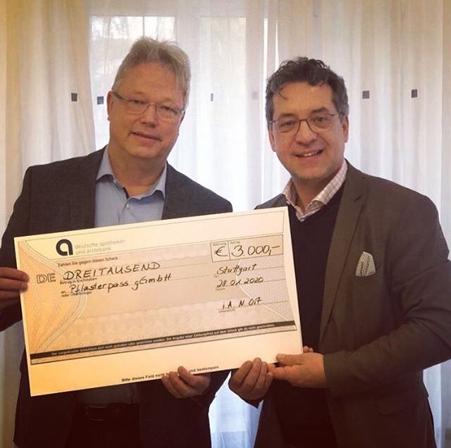 🤩 &amp; ein großes 🙏 an <a href="/LAV_BaWu/">LAV BaWü</a>! 1 Jahr hat #LAV_BaWu mit seinem Hilfswerk 💶 für „#Pflasterpass-Wissen kann Leben retten“, gesammelt. 3000 € ihr seid Super. Ein dickes 🙏 an alle Apotheker*innen, Partner &amp; Unterstützer die diese Summe möglich gemacht haben. 👏🦔💪 <a href="/RainerSeiler/">Rainer Seiler</a>