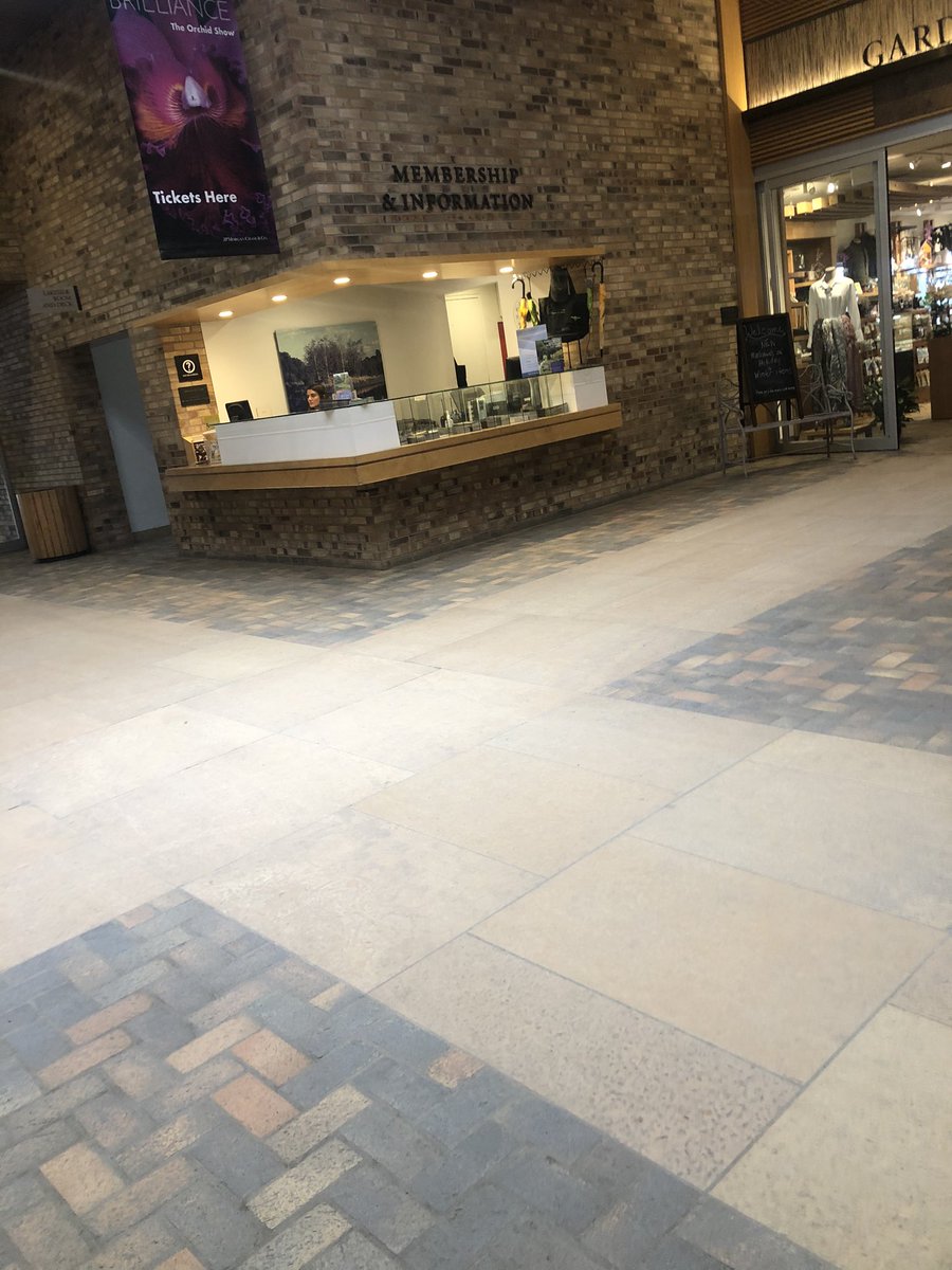 madison0323's tweet photo. Visited the information center was informed they are preparing for the orchid show so not many exhibits are open. #soan220_2020 https://t.co/ZlqbFItFqz