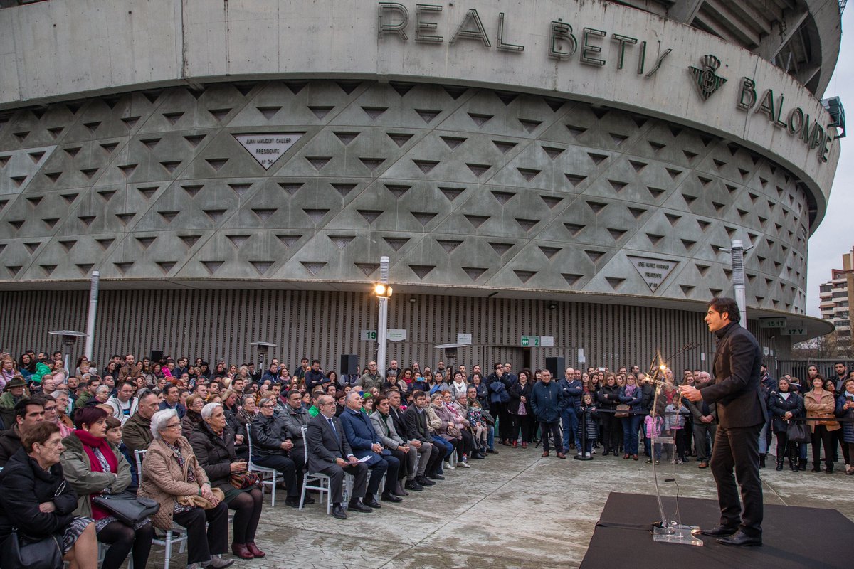 RealBetis's tweet photo. ¡En memoria de unos béticos eternos! 🖼💐😍

Hoy hemos colocado 162 placas en el Monumento a la Afición del Estadio Benito Villamarín 🏠💚 https://t.co/yF3gQjAwur