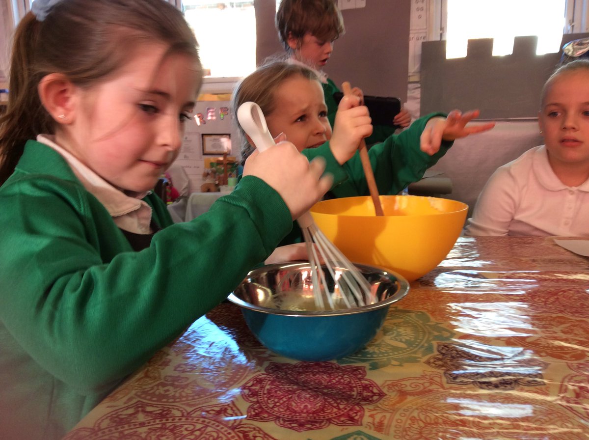 cwp_teifi's tweet photo. Lovely Litres did an amazing job of weighing, mixing, stirring, whisking, measuring, rolling and cutting. #autheticlearning @cwprimary https://t.co/3ELnMGHa5J