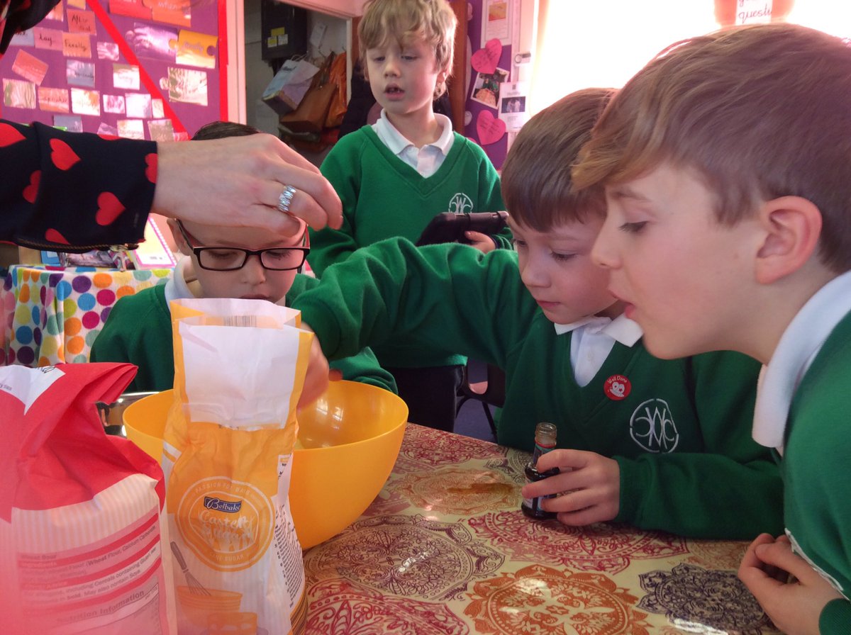 cwp_teifi's tweet photo. Lovely Litres did an amazing job of weighing, mixing, stirring, whisking, measuring, rolling and cutting. #autheticlearning @cwprimary https://t.co/3ELnMGHa5J