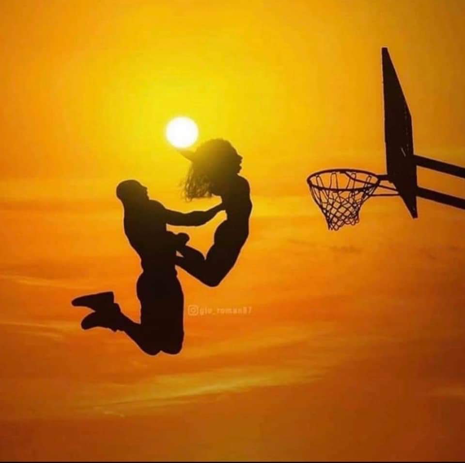 valentin_623's tweet photo. “pensando que una se fue contigo me descontrolo, PERO NA’ ESO ES PA’ QUE EN EL CIELO NO JUEGUES SOLO” 💔🕊
#RIP_KOBE 💜💛 https://t.co/cesxZEtzFE