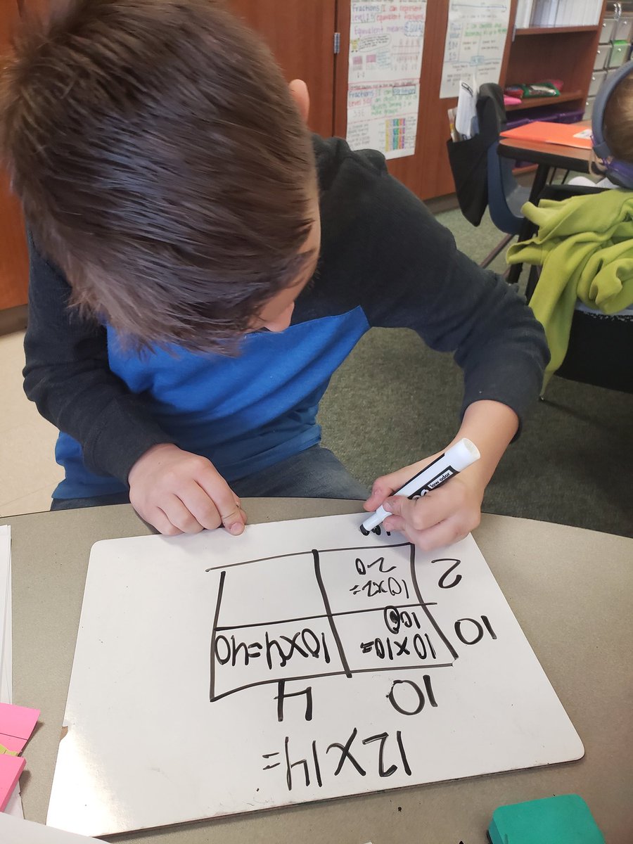 Jessicatracy10's tweet photo. When they figure out how the distributive property and area model work together the possibilities are endless. #thirdgrade #hediditjustforfunbecausehecould❤ #mossmanelementary #ccisdmath https://t.co/mUywrUevGz