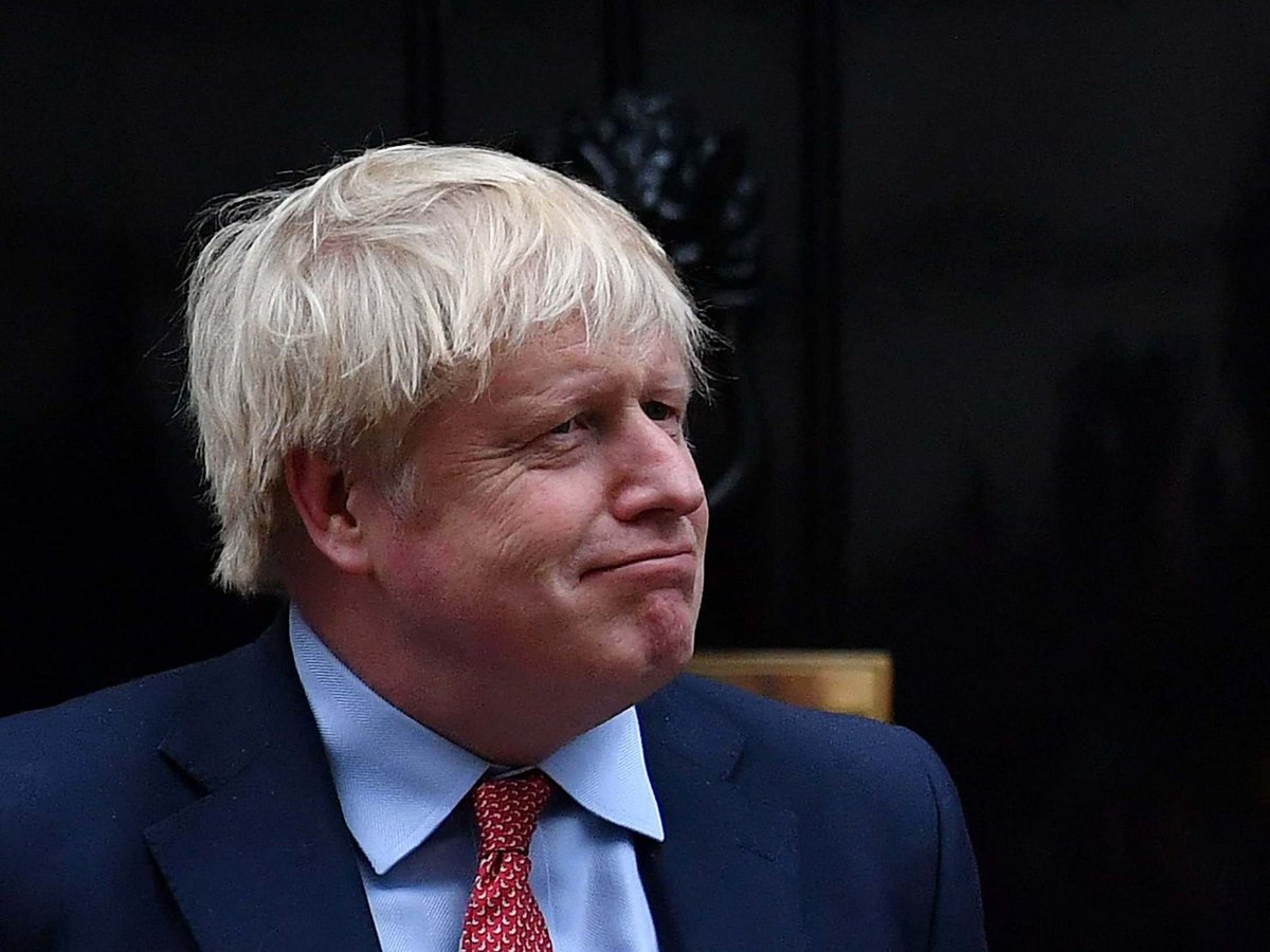 Femi_sorry's tweet photo. Imagine if a PM negotiated a year-long deal that kept us economically in the EU and bet everything on the hope that when the year runs out and the damage starts, people are stupid enough to believe him when he says "It's not Brexit. That was last year. This is the EU."
#BrexitDay https://t.co/SyNB6k3YBM