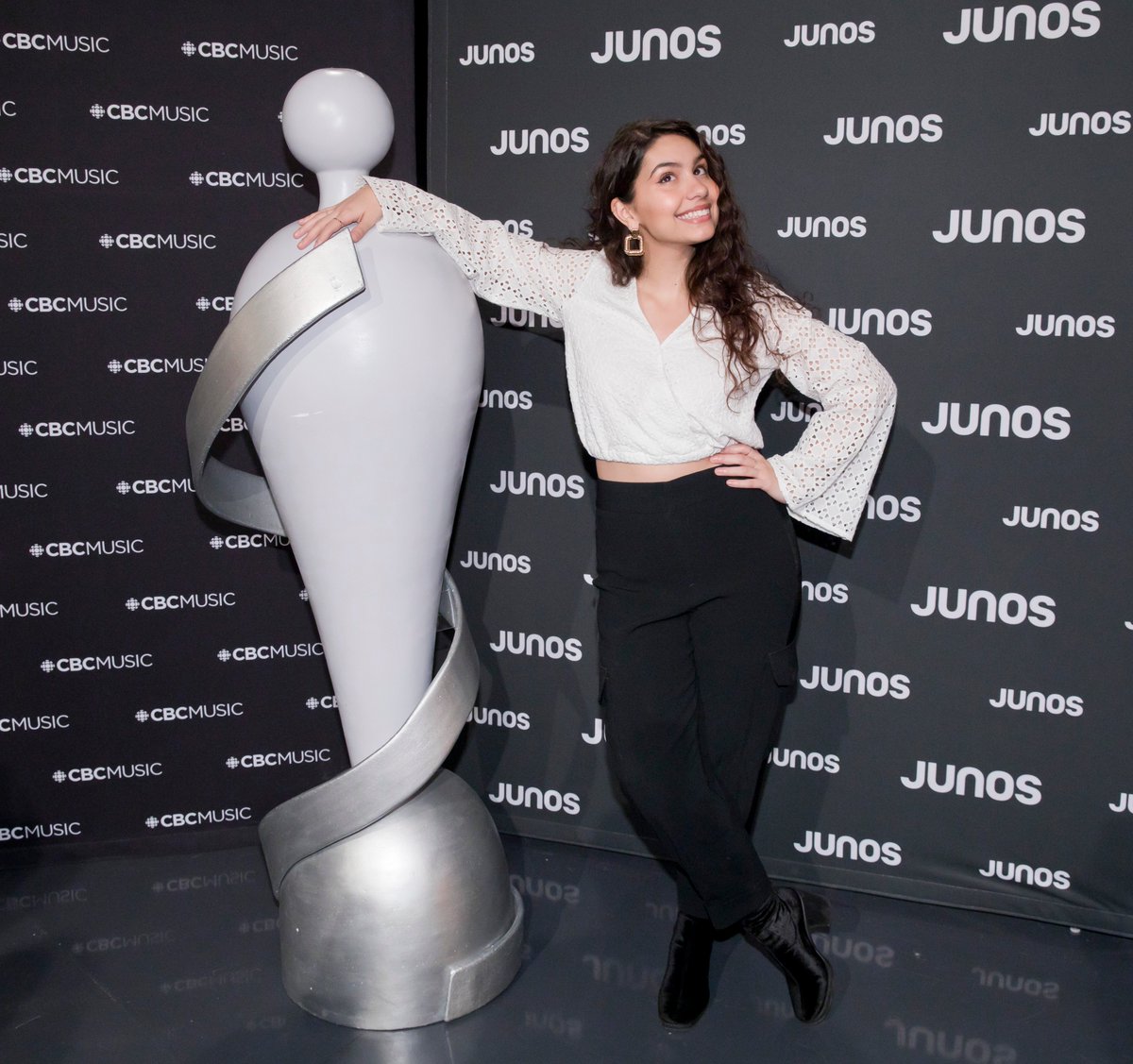 TheJUNOAwards's tweet photo. #DidJUNO @alessiacara was the first Canadian to win a Grammy Award for Best New Artist? She took home #GRAMMS gold in 2018.
Watch her host the #JUNOS on March 15, live from @SaskTelCtr in #Saskatoon.
Get tickets: https://t.co/B1Y5GsSRxV https://t.co/4KN4xz0ssz