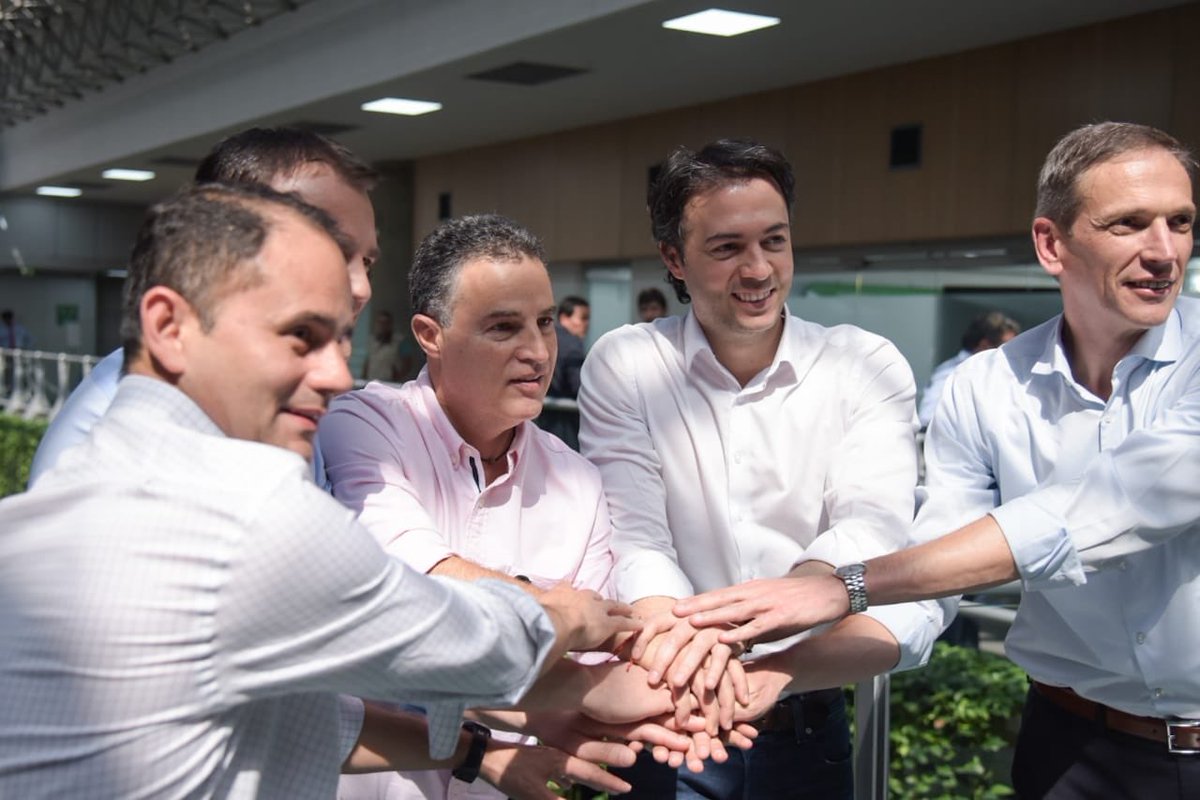 Tendremos en Medellín el Centro de Tecnología de Información "Americas Digital Center". Este centro de liderazgo tecnológico generará en la primera etapa 250 empleos y en su etapa final, más de mil. Este es el camino para un Valle del Software en esta Cuarta Revolución Industrial