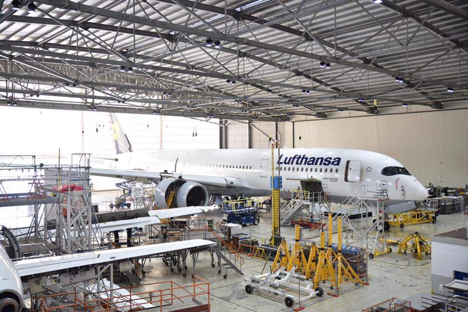 maltaenterprise's tweet photo. Today Lufthansa Technik #Malta welcomed the A350 ✈️ aircraft for the 1st time in its facilities. 
We are proud of having assisted once again in implementing its project and will continue to further stimulate investment and growth for the country. 🇲🇹

 #InvestInMalta #Aviation https://t.co/maLRNhvgsX