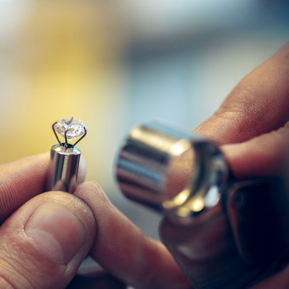 shcuttings's tweet image. You won’t want to miss this! Have a look at the world's most expensive pieces of jewellery 😍

bit.ly/2ZNTy3z

#jewellery #expensiveitems #kentbusiness