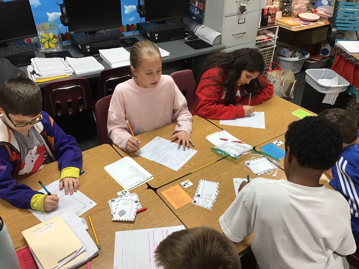MissLitzman_FE's tweet photo. Relay race to show what we know about outer space! @DPISD_FE https://t.co/GZYS02pLz3