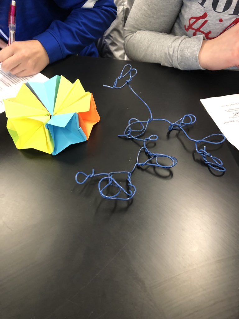 Jessica27555291's tweet photo. 💙Protein channel model💛 had fun during lab today making proteins!#UNKBiol106AC20
#106Week3ACS20 https://t.co/Y8eVH3TRMN