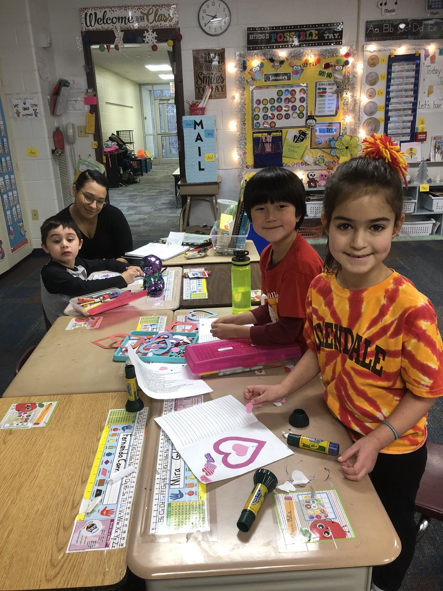 MrsGutting's tweet photo. First Wellness Day in the books for HESππ» Making Valentines for the Pocopson Home β€οΈ#HappyHillendale #outstandingowls #ucfsd https://t.co/iMFCaG0bla