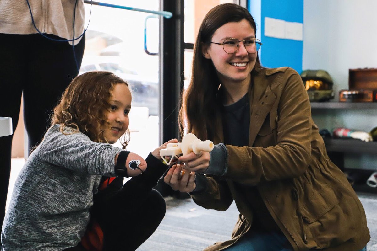 Limbitless3D's tweet photo. We had a surprise visitor at the lab last week! She really put a smile on our faces ๐ Hanging out with our bionic kids reminds us why we spread #3DHope ๐
.
.
.
#BionicKid #STEAM #Joy #Surprise #Empowerment #UCF #Intern #Bionics #BeLimbitless https://t.co/r41ZswKsqu