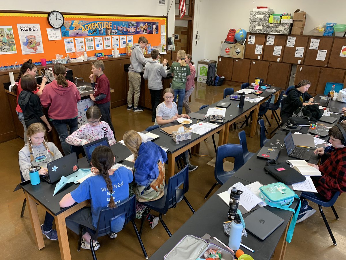 sciteach42's tweet photo. Confidently controlled chaos in the Culinary chemistry cooking class #giftedalliterations @PhelpsCenter @mastermustain https://t.co/49Yk2GnGGT
