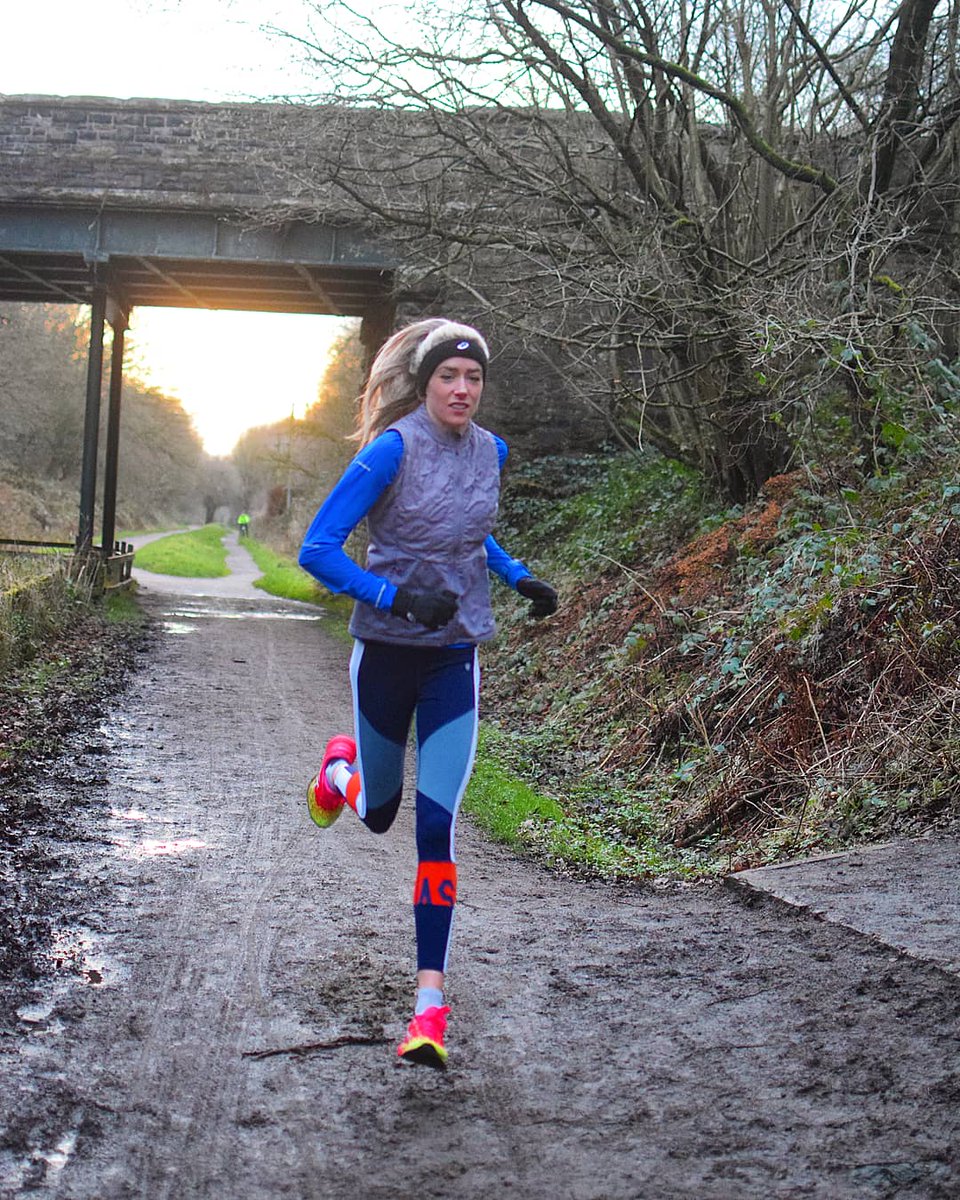 Sneaking in 9 miles before the sun goes down! ☻🙌

Body clock is still a little all over the place, but I'm currently fighting the urge to hibernate like a bear - with a box of Lindt chocolates and a to do list the size of Everest!! 🐻🍫 #agoodday #happyrunner