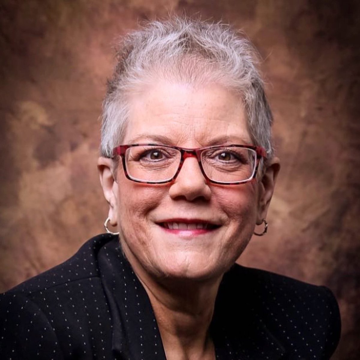 YUPanthersVB's tweet photo. We had the honor of dedicating a game to the late Sue Roush. Thank you Sue for teaching us strength during adversity. You most definitely fought the good fight. YCVB would like to send our condolences and prayers to our beloved Roush family. TEAM QUEEN FOREVER. 💜 #WeAreYC #MyYC https://t.co/fQT0RgMQEt