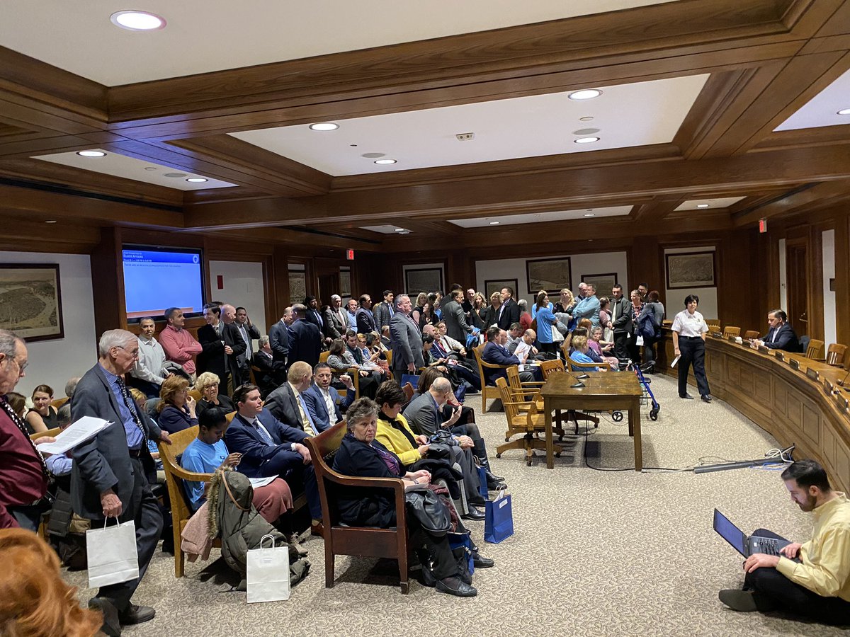 Fairbrother_J's tweet photo. Standing room only for The Joint Committee on Elder Affairs today #House4304 - #PowerInNumbers when the action of taking time to #SaveOurSeniors speaks volumes. Thank you to everyone who attended today @MA_Senate @MassGovernor @MLSudders  @RepMichlewitz @SenRodrigues @KarenSpilka https://t.co/vujJ9TM7YP