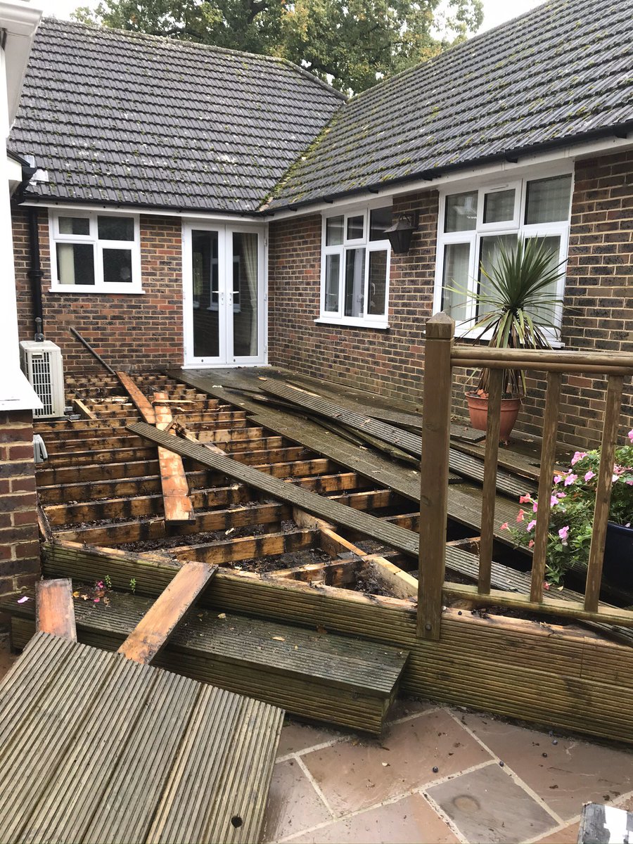 BuckinghamsLand's tweet image. From an old tired decking to a bright spacious area ready for entertaining. Completed in @trexcompany tiki torch composite decking with a bronze hand rail. #hardlandscaping #hardlandscapingspecialists #composite #decking #gardendesign
