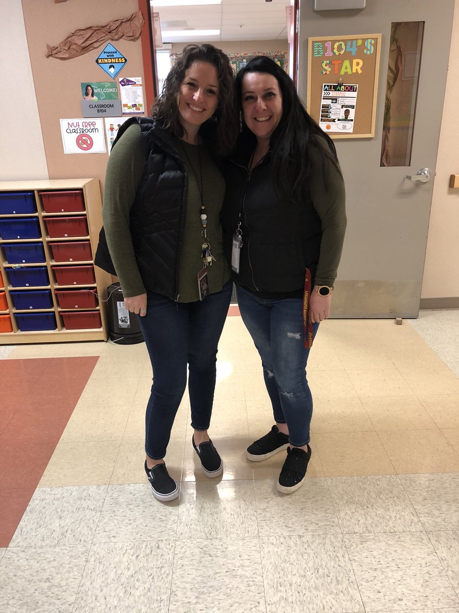 msjennaro's tweet photo. Twinning with this love today @AESowls 👯👩‍❤️‍👩 https://t.co/ftApgVH553
