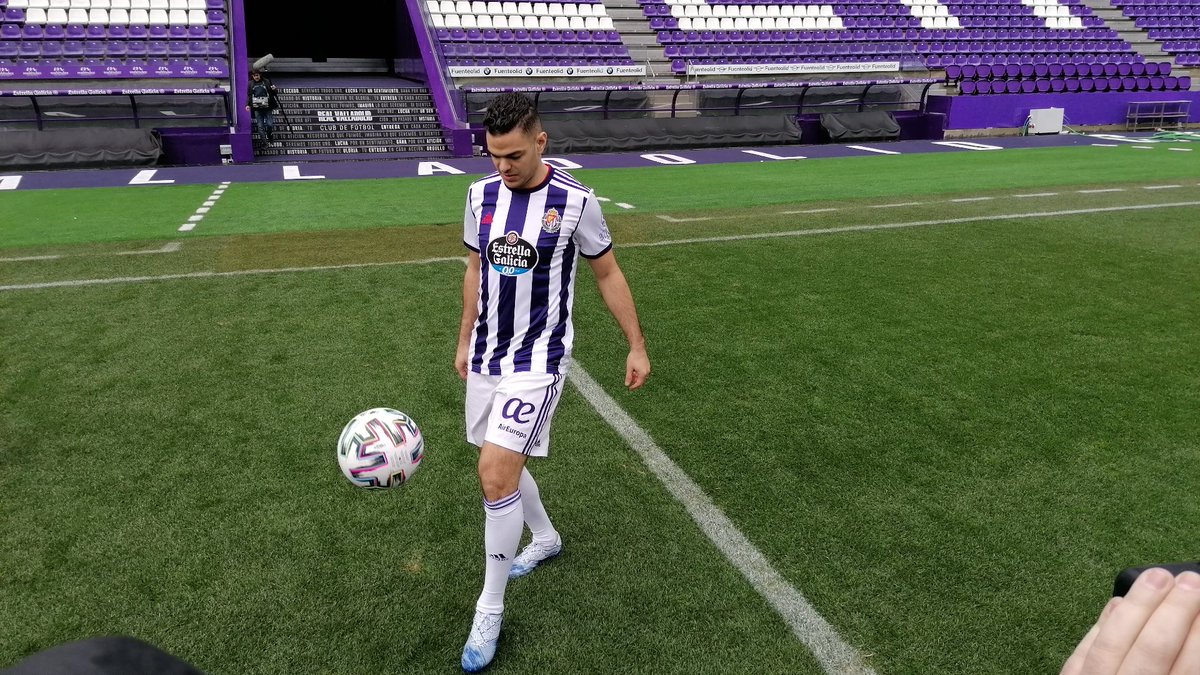 MARCAvalladolid's tweet photo. 🔊 Disponible en podcast nuestro #DMValladolid de hoy con @chusrodriguez

🎙 Presentación de BEN ARFA con el @realvalladolid

🏀 @vinocarramimbre @CBCValladolid con @lolovelasco66

🏆 @FEScompeticion

👨‍🏫 #TertuliaDeProfes

▶ https://t.co/INelqVu6HE https://t.co/ta2Ms2DBwS