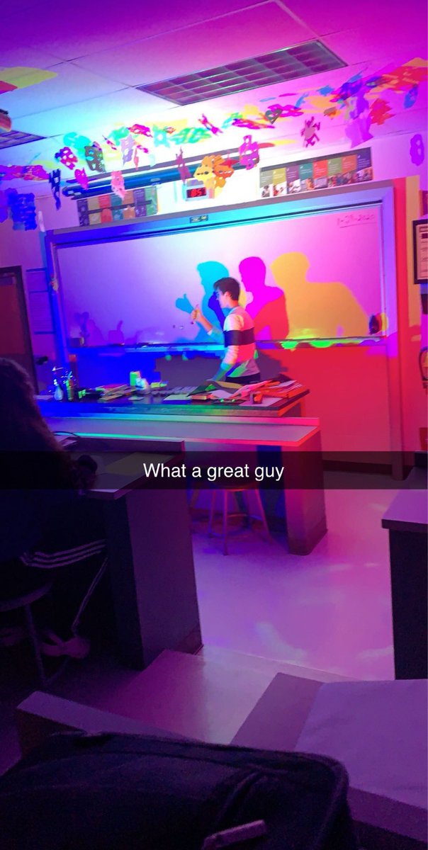BaileyPhys's tweet photo. Physics Phun Day #shadows #color #RCSDpirates #lovemyjob https://t.co/WNzUbFh8q7