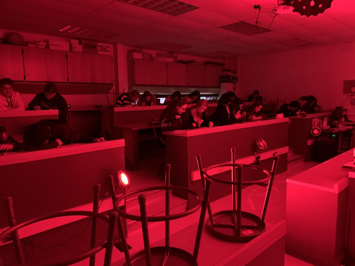 BaileyPhys's tweet photo. Can you sort the candy?   It’s not so easy with only 1 color of light in the room.  #physics #color #RCSDPIRATES https://t.co/RiKImoACR4