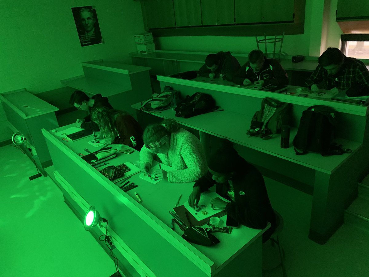 BaileyPhys's tweet photo. Can you sort the candy?   It’s not so easy with only 1 color of light in the room.  #physics #color #RCSDPIRATES https://t.co/RiKImoACR4