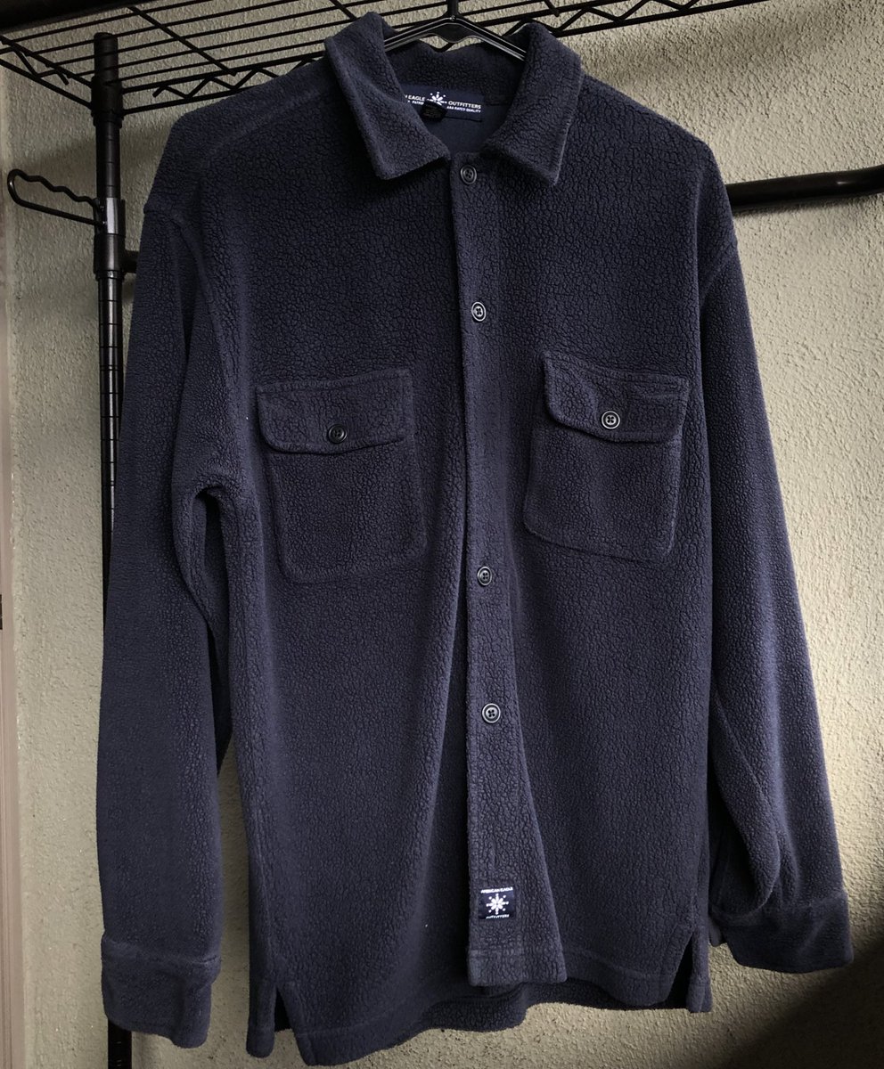 SomeVintageShit's tweet photo. Size S // American Eagle button down ($10) 

Shop at⬇️
https://t.co/wvxGo5Wc6J https://t.co/wZJgedce6D