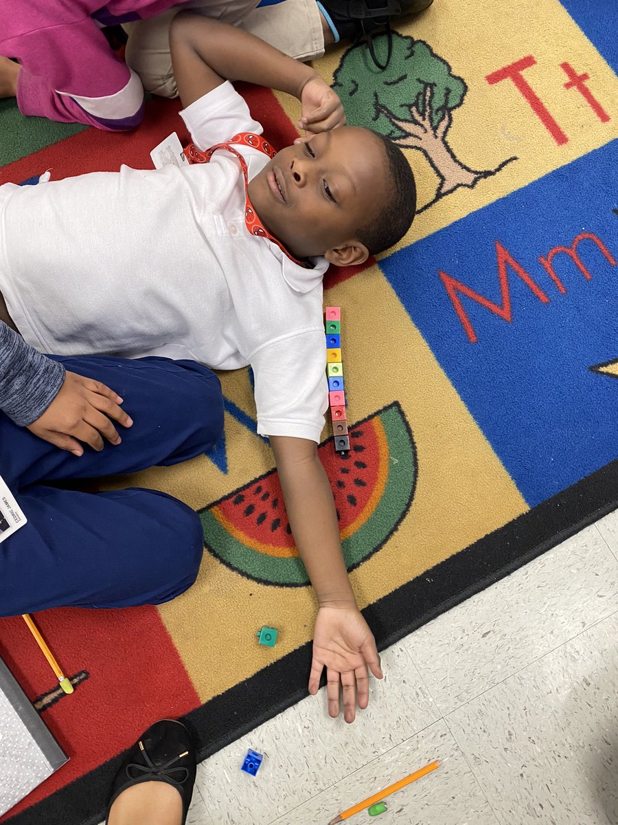 sashasanders08's tweet photo. First grade working on task Measure Me! https://t.co/eNGtbKCyEN