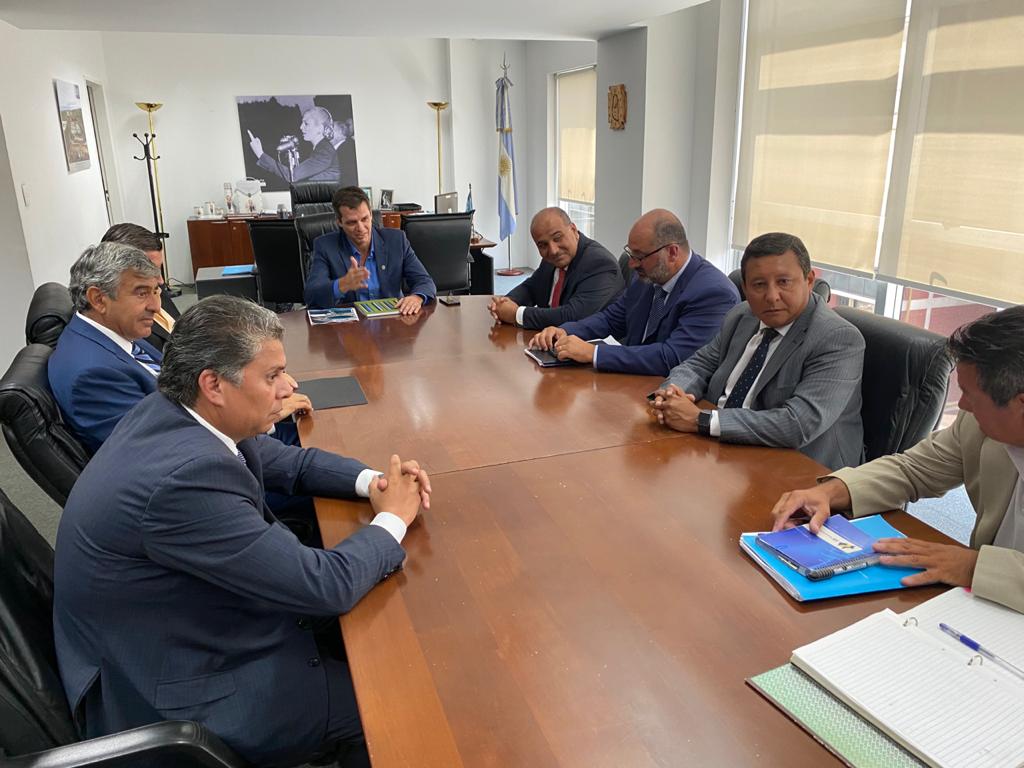 JuanManzurOK's tweet image. En una productiva reunión con las autoridades del Ente Nacional de Obras Hídricas de Saneamiento (ENOHSA) acordamos la ejecución de importantes obras de infraestructura sanitaria que mejorará sensiblemente la calidad de vida de los vecinos de varias localidades de la provincia.