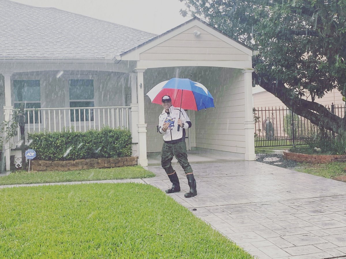larottafortexas's tweet photo. A little rain won't stop us from meeting our #HD148 neighbors. Don't let it stop you from casting your ballot! Polls are open 'til 7PM.

#larottafortexas #txlege https://t.co/pjDXJA8rJp