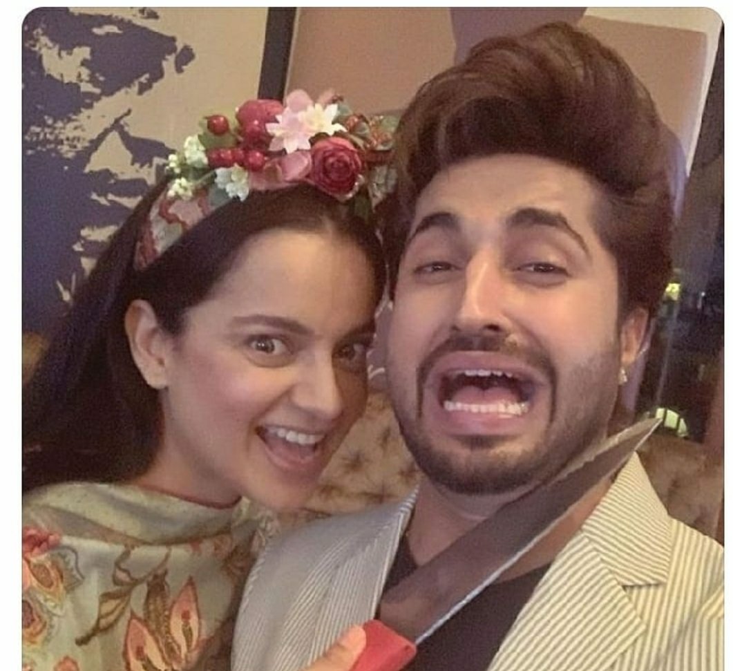 WhyNotsaman's tweet photo. My bestie forcing me to post uncountable comments on her tatti pic be like https://t.co/URLtjonwKR