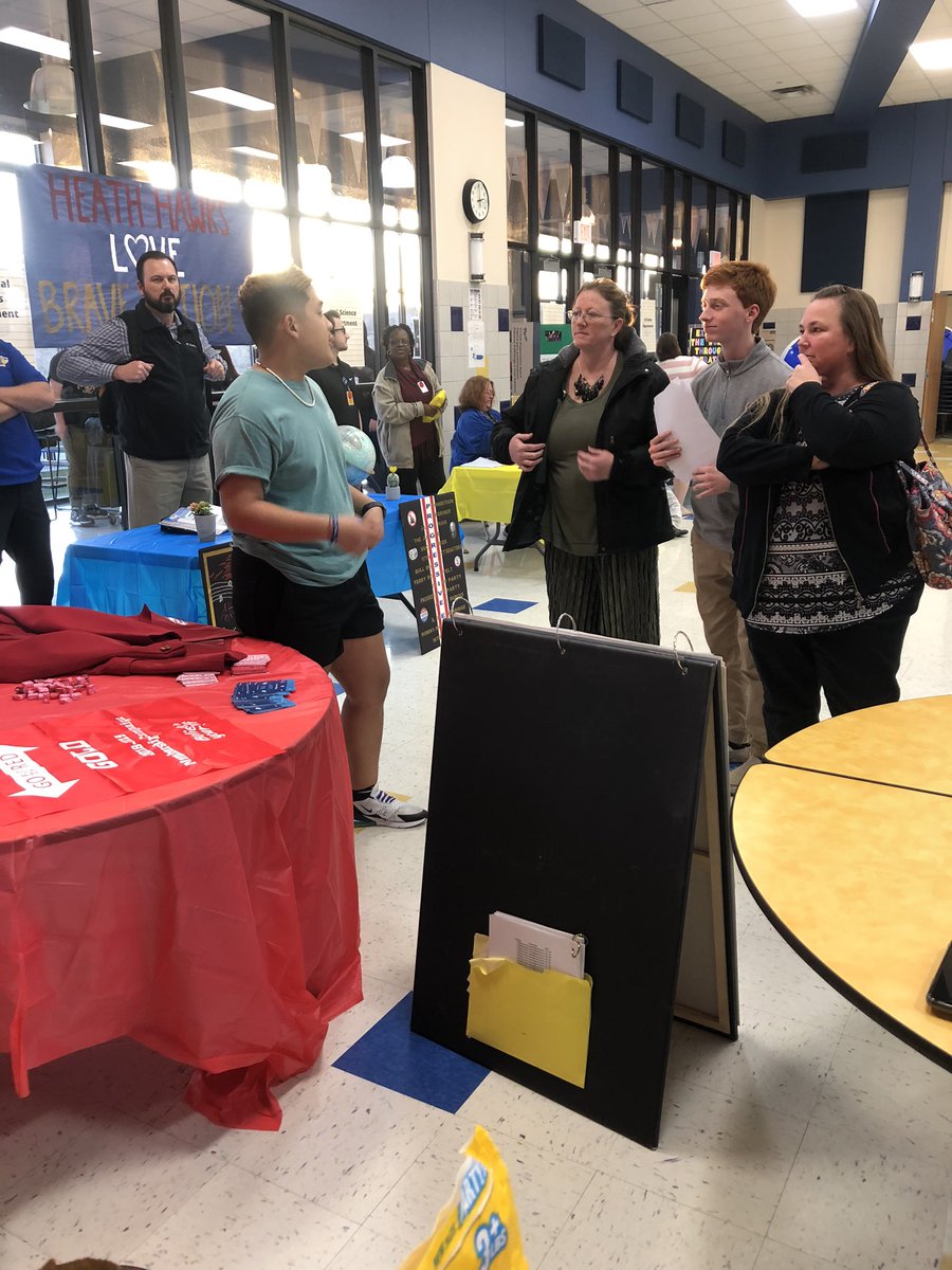 CommunityFccla's tweet photo. Thank you to everybody who stopped by our FCCLA table last night at @communityisd @CHSBraveNation course premiere night!!!! I hope everyone that stopped by became more Interested about #txfccla @TexasFCCLA !!!!! https://t.co/8k6jbxPNk9