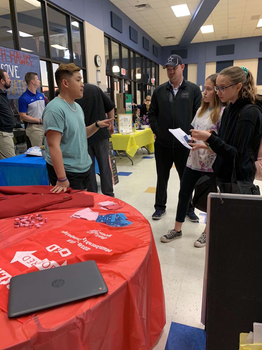 CommunityFccla's tweet photo. Thank you to everybody who stopped by our FCCLA table last night at @communityisd @CHSBraveNation course premiere night!!!! I hope everyone that stopped by became more Interested about #txfccla @TexasFCCLA !!!!! https://t.co/8k6jbxPNk9