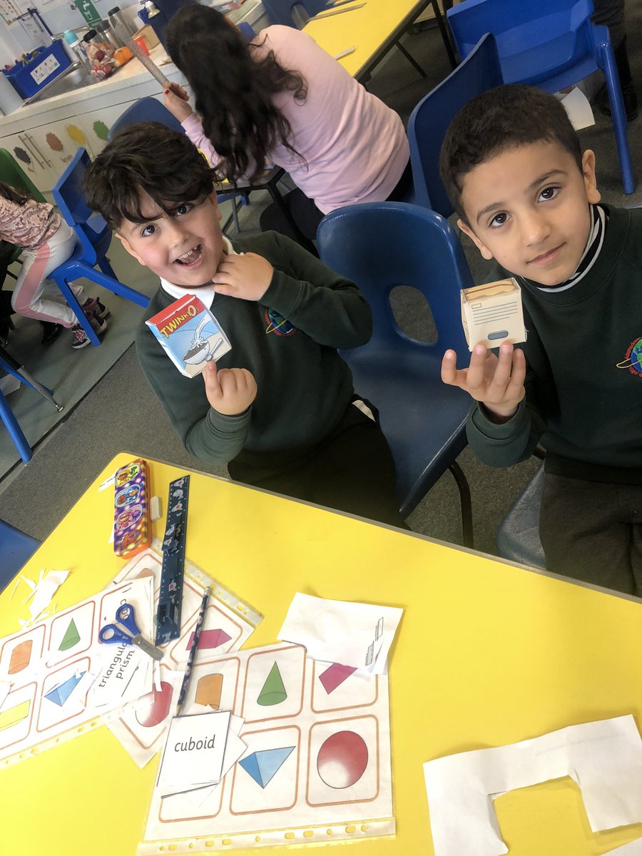 MissBegum10's tweet photo. Weβve been learning our 3D shapes in Emerald class! π΄π©π»π² #3D shapes #shapehunt #shapebingo https://t.co/oH27SbQs2j