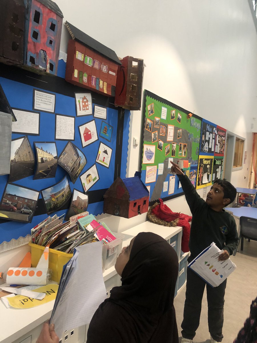 MissBegum10's tweet photo. Weβve been learning our 3D shapes in Emerald class! π΄π©π»π² #3D shapes #shapehunt #shapebingo https://t.co/oH27SbQs2j