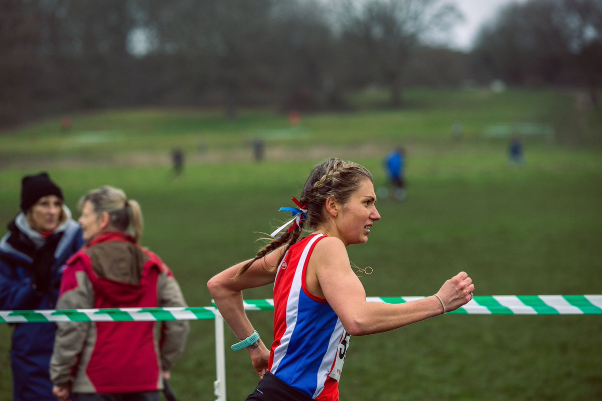 AnnaBoniface's tweet photo. Running my way to the classic southern cross / 3000m indoor double
Tomorrow, we go again. 
PC 📸: @kbschlee 
#Saucony
#RunForGood
#ArmGains
#Track 
#Indoors 
#ReadingAC https://t.co/YbVvvj1XQ7
