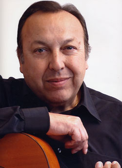 NocheDeCremades's tweet photo. Esta noche vendrá a visitarnos al club el guitarrista y compositor @pacoceperojerez. #RafaelCremades @mariloseco  #HugodeVeró #Rogelior @CanalSurRadio @canalsur https://t.co/WM0y2arYks
