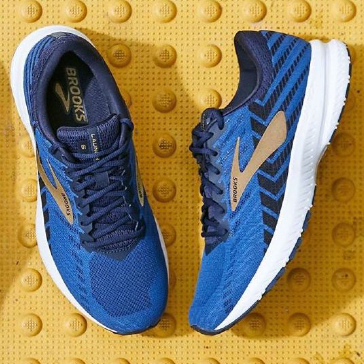 RunningBalboaCo's tweet photo. Diseñadas para corredores que buscan la comodidad y la velocidad en cada kilómetro. 💥 ¡Conoce más de las Brooks #Launch6 en nuestra tienda!
📍Bogotá, carrera 15 # 87 - 62, #LaMilla.
#RBPower #RunningBalboaCo #RunnersCommunity #RunnersAllTime #TiendaEspecializada https://t.co/dDaarTGjRR