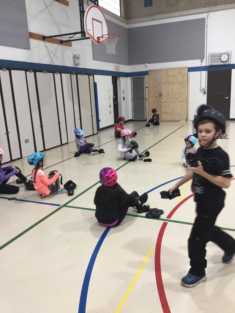 ZacharyBeyer3's tweet photo. 2nd grade students at Field school learning how to put on, take off, and bundle equipment. @DrJBednar @FieldD64 #physed #fabfield64 #d64smiles #engageD64 #d64leadwithlove #FISmiles #d64pe https://t.co/N4wG7dluOD