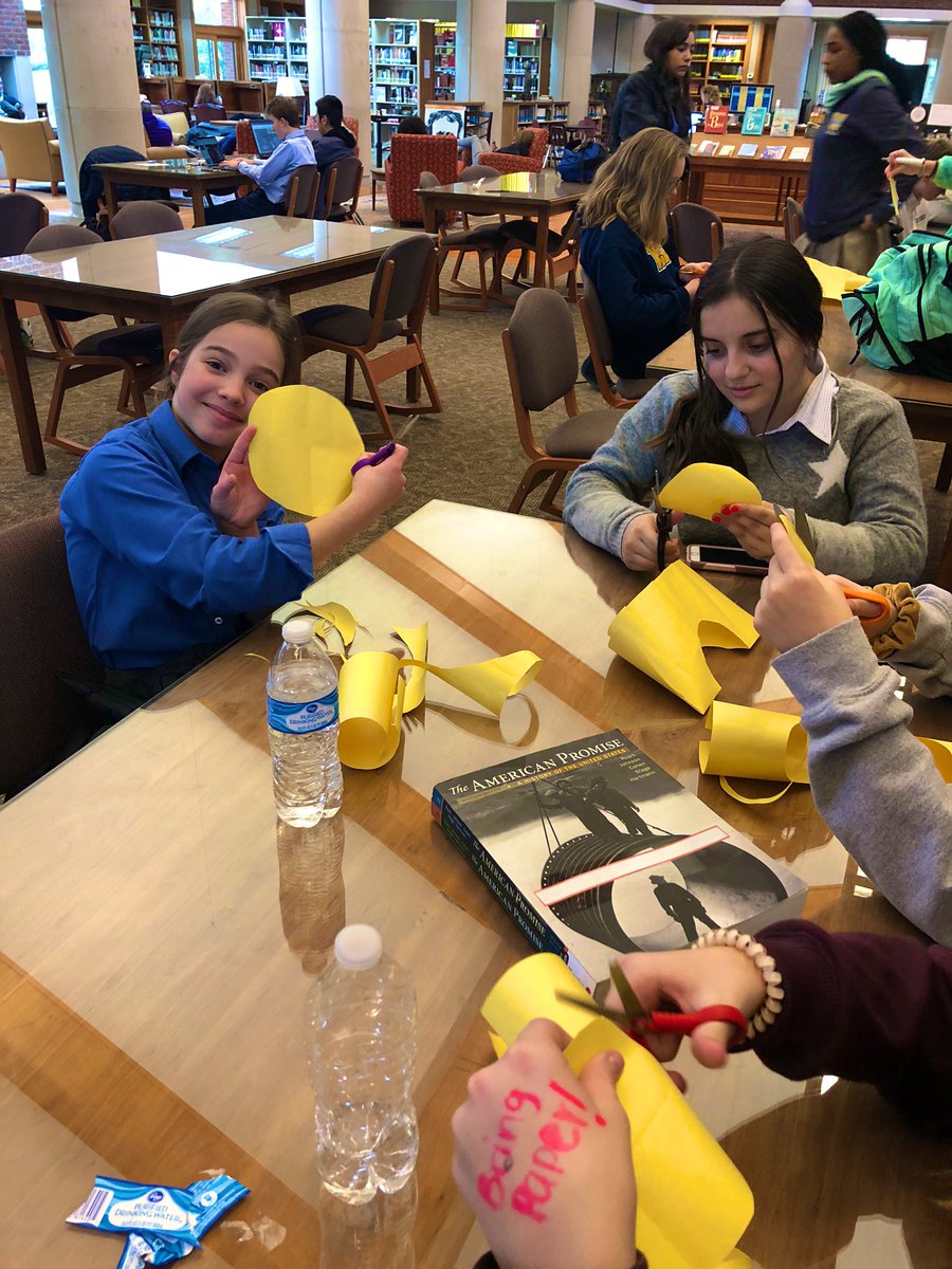 tabethasullens's tweet photo. Sunshine club sharing a little vitamin D on campus today. #bethelight @thewebbschool #webb150 https://t.co/Mm28HLs8CF