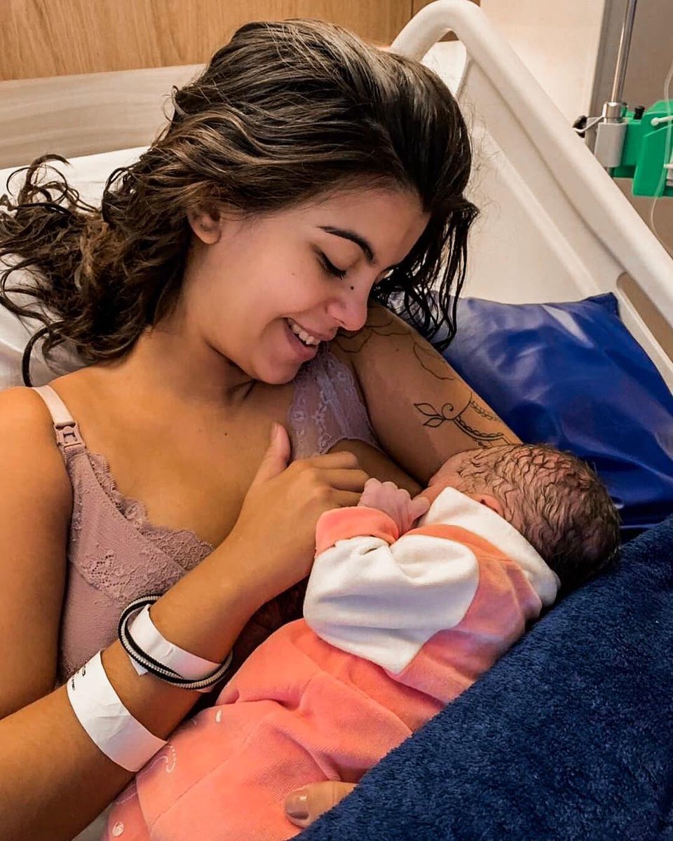 _manudias's tweet photo. A primeira vez que eu amamentei foi incrível ❤️ nossa ligação https://t.co/ksCvWjal1L