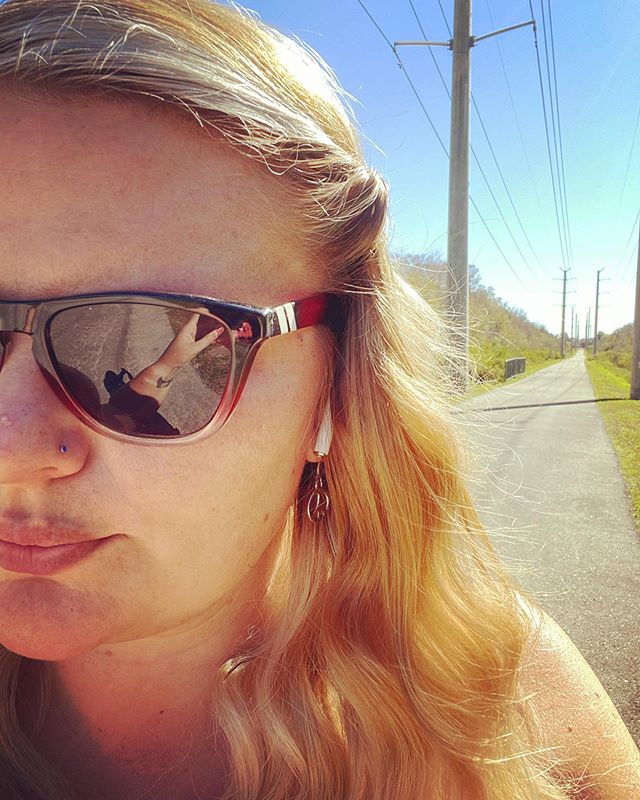 Jodicab22's tweet photo. Lunch walks are better than office life. #halffacedselfiebutblonde #funeralformyfat

📸 https://t.co/hqMav2qGYb via https://t.co/5ttQiDWlXB https://t.co/HbflehiseF