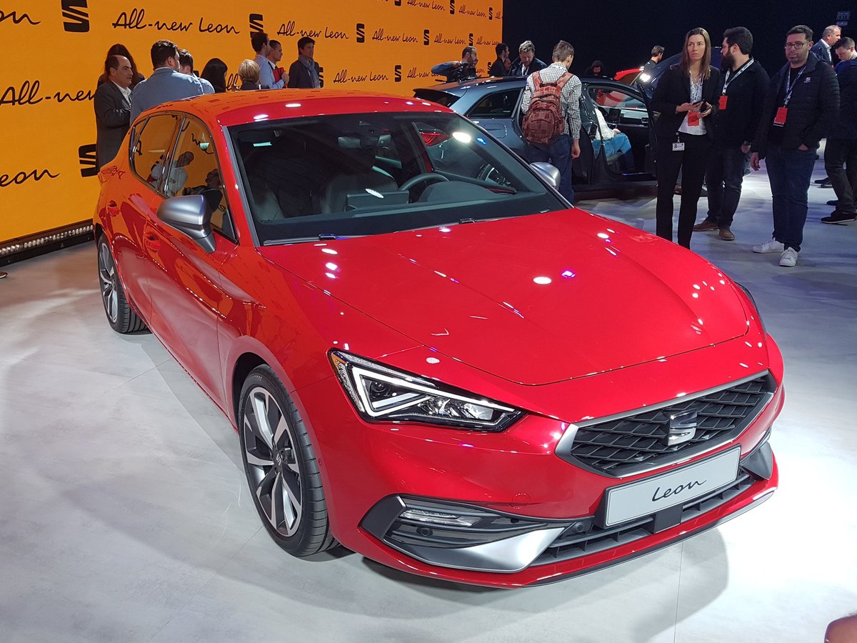 Company car buyers rejoice! SEAT's launched a new Leon.