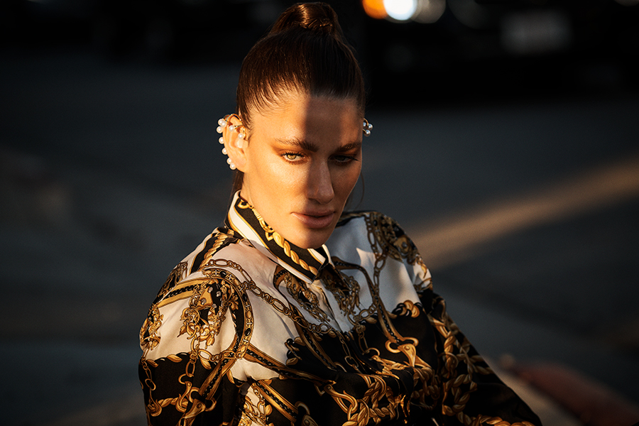 With her smoky mix of slinky jazz and revealing lyrics we speak to singer, songwriter, and producer <a href="/niia/">Niia</a> in the #DECADENTissue about her upcoming album II: La Bella Vita
//
To order--> 1883magazine.com/store/
//
📸<a href="/arvedcolvinsmit/">arved colvin-smith</a>👗<a href="/Graham_Cruz/">Graham Cruz</a>
 #1883magazine #niia