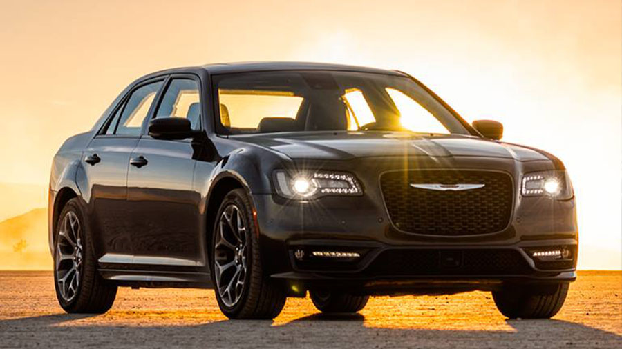 Chrysler's tweet photo. Gleaming light. #CarStyle #Chrysler300 https://t.co/xWfCHvIRcZ