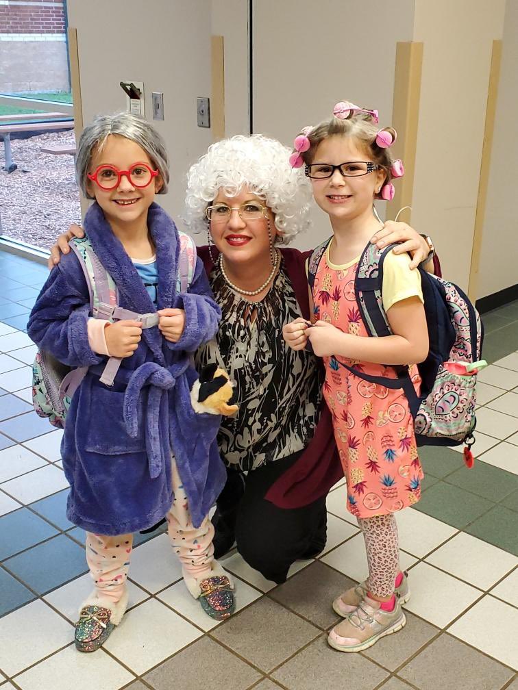 jamie_jgandy's tweet photo. Happy 100th Day of School! @nsebold https://t.co/ZFRPdF7Dbl